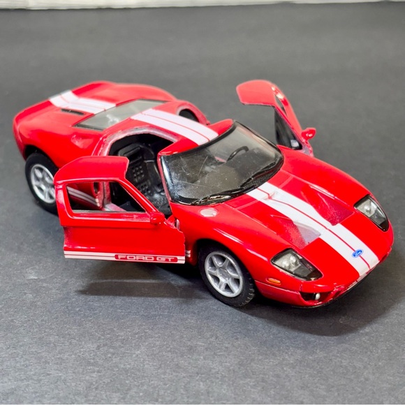 Kinsmart 5" 2006 Ford GT Diecast Model Toy Car‎ 1:36 Red - Picture 1 of 9